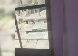 Comerciantes frustran robo a joyería en el Centro de Puebla