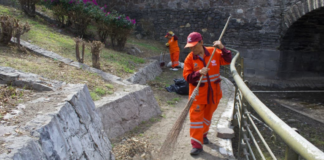 Retiran lodo y basura del Puente de Ovando tras lluvias