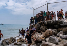 España agilizará repatriaciones de migrantes marroquíes en Ceuta
