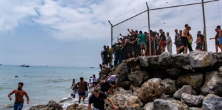 España agilizará repatriaciones de migrantes marroquíes en Ceuta