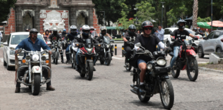 Motociclistas se manifiestan en contra de la “Ley Casco” en Puebla