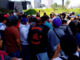 Motociclistas protestan por fallas en entrega de engomados para cascos