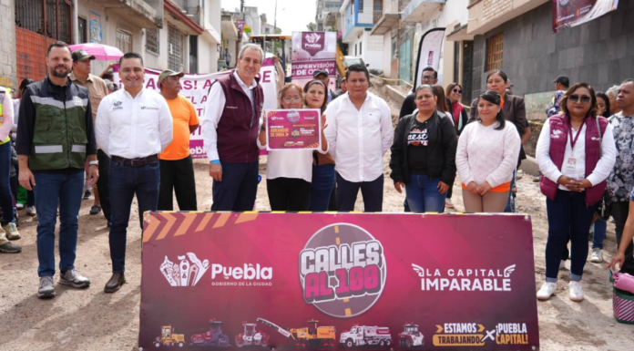 Pepe Chedraui supervisa pavimentación en calle de Chautla