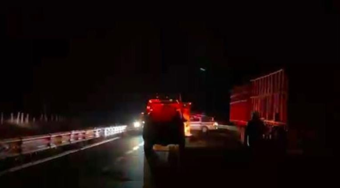 Volcadura de pipa paraliza la autopista Cuacnopalan–Oaxaca