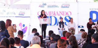 Lupita Cuautle entrega apoyos del programa “Cambiando Vidas”