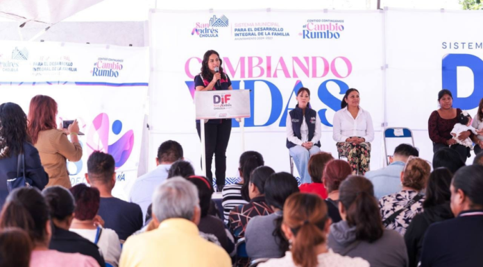 Lupita Cuautle entrega apoyos del programa “Cambiando Vidas”