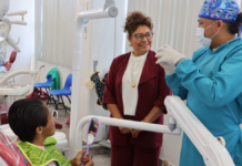 SMDIF Cuautlancingo entrega prótesis dental gratuita a beneficiaria