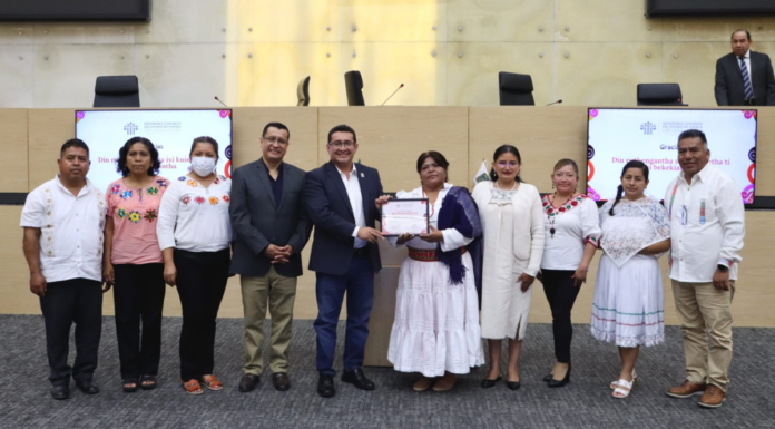 Congreso reconoce a docentes que preservan lenguas indígenas