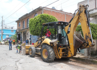 Pepe Chedraui supervisa rehabilitación vial en San Jerónimo Caleras