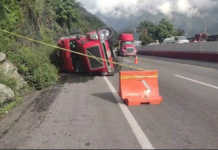 Volcadura de tráiler causa afectaciones en la Puebla-Orizaba