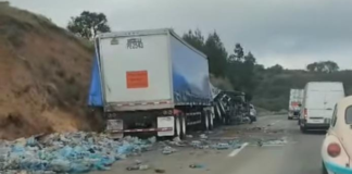 Tractocamión vuelca en la Puebla–Orizaba; autoridades evitan rapiña