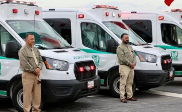 Entregan ocho ambulancias a Puebla para mejorar traslados
