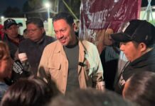 Andrés Villegas rinde cuentas en asamblea con vecinos de Tecamachalco