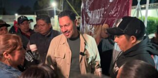 Andrés Villegas rinde cuentas en asamblea con vecinos de Tecamachalco