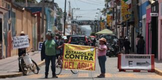 Manifestantes se oponen a tienda 3B en San Andrés Cholula