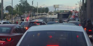 Gruyeros bloquean Periférico Ecológico en protesta por operativos