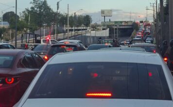 Gruyeros bloquean Periférico Ecológico en protesta por operativos
