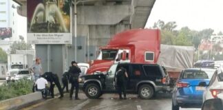 Dos lesionados por choque de tráiler y camioneta en la México-Puebla