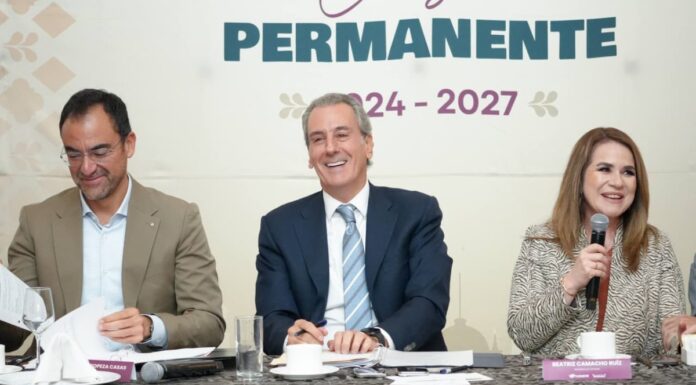 Pepe Chedraui encabeza sesión con diversos sectores sociales