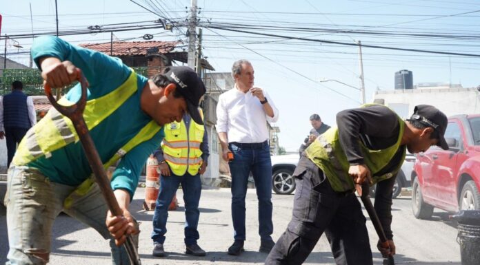 Pepe Chedraui supervisa bacheo en Xochimehuacan