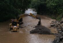 Gobierno inicia desazolve en ríos Silima y San Marcos en Xicotepec