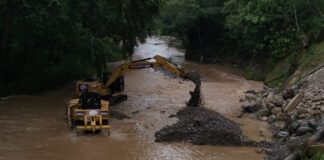 Gobierno inicia desazolve en ríos Silima y San Marcos en Xicotepec