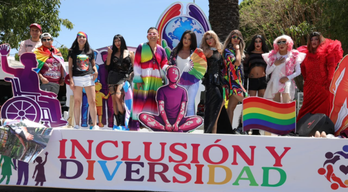 Celebran a las juventudes poblanas con desfile en la Juárez