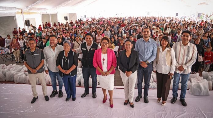 Omar Muñoz entrega despensas a mil 500 hogares de Cuautlancingo