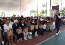Pepe Chedraui entrega 5 mil 550 despensas en San Miguel Canoa