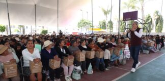 Pepe Chedraui entrega 5 mil 550 despensas en San Miguel Canoa