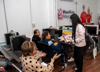 SMDIF imparte capacita a adultos mayores para evitar caer en fraudes cibernético