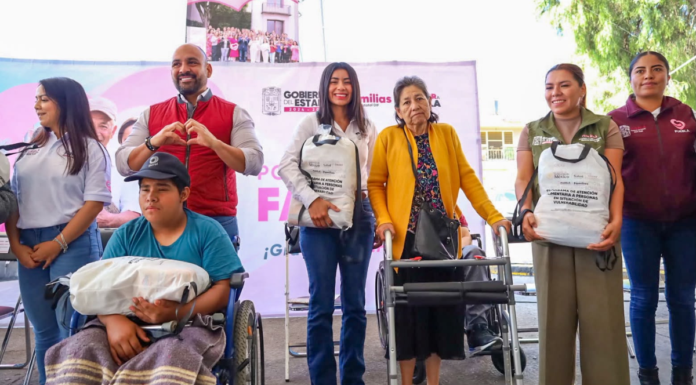 “La Bonita” Sánchez lleva apoyos a familias de Totimehuacán