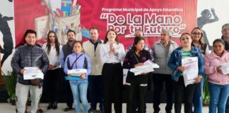 Bety Sánchez inicia entrega de 5 mil kits escolares en Zacatlán