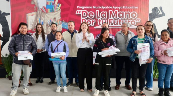 Bety Sánchez inicia entrega de 5 mil kits escolares en Zacatlán