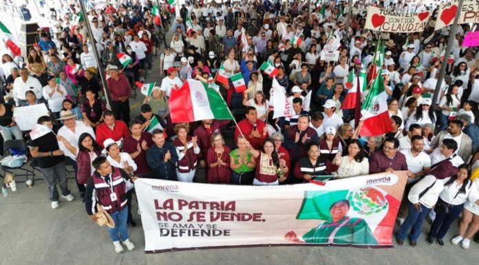 Tonantzin Fernández encabeza movilización de cholultecas por soberanía nacional