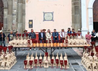 Tonantzin Fernández entrega 500 faroles a mayordomías para procesión