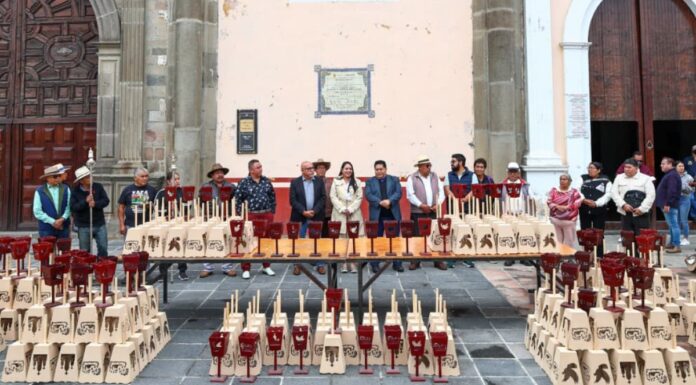 Tonantzin Fernández entrega 500 faroles a mayordomías para procesión