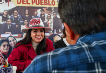 Tonantzin Fernández acerca servicios con Miércoles del Pueblo