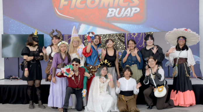 Estudiantes realizan el Neomagic Fest en la Ficómics BUAP 2026