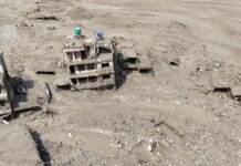 Inundaciones en Nepal y China dejan más de 360 muertos y casi mil 400 desaparecidos