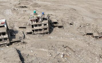 Inundaciones en Nepal y China dejan más de 360 muertos y casi mil 400 desaparecidos