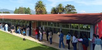 Desertan 43 alumnas de la Normal de Teteles por conflictos y violencia