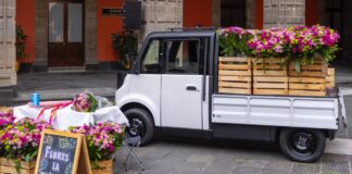 Sheinbaum presenta el vehículo eléctrico de carga Olinia