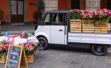Sheinbaum presenta el vehículo eléctrico de carga Olinia