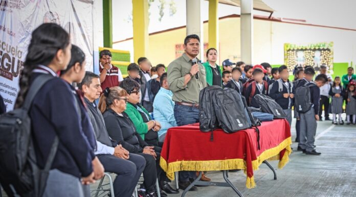 Omar Muñoz inicia “Escuela Segura” con entrega de mochilas y útiles en Cuautlancingo