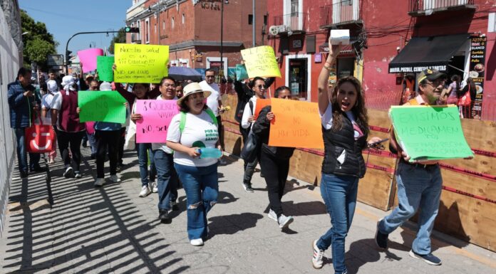 Pacientes renales protestan en IMSS San José por desabasto de tacrolimus