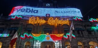 Pepe Chedraui encabeza iluminación patriótica en el zócalo de Puebla