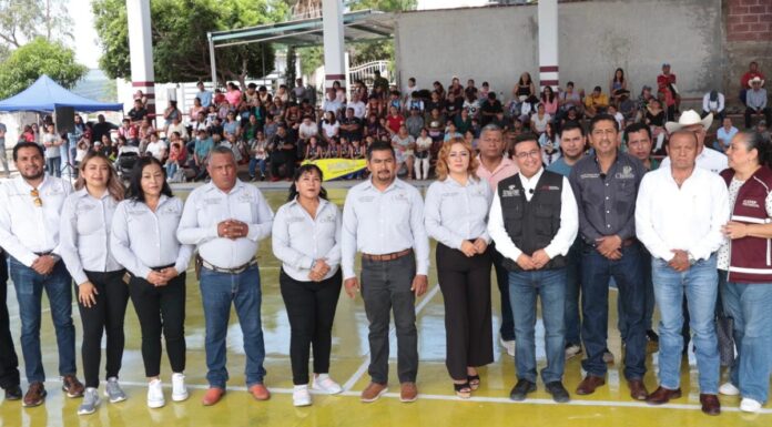Pável Gaspar asiste a inauguración del deportivo Titilintzin en Chiautla