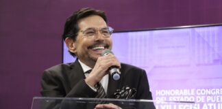Reconocen en Congreso de Puebla la trayectoria de Juan José Origel