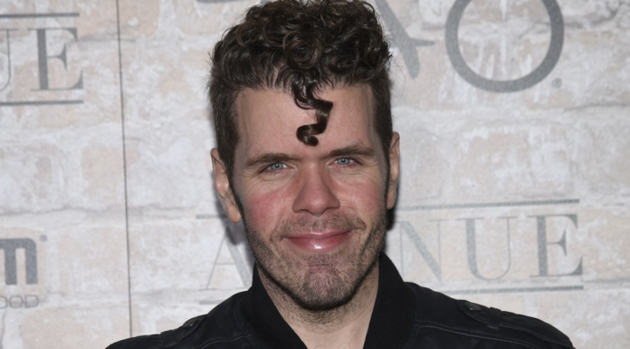 Perez Hilton permanece hospitalizado tras episodio de autolesión